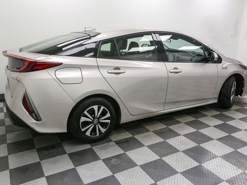 Used 2017 Toyota Prius Prime Premium image 9