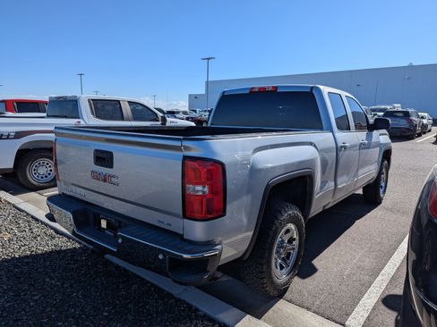 Used 2017 GMC Sierra 1500 SLE w/ Suspension Package, Off-Road AWD/4WD image 4