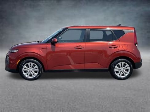 Used 2022 Kia Soul LX image 2