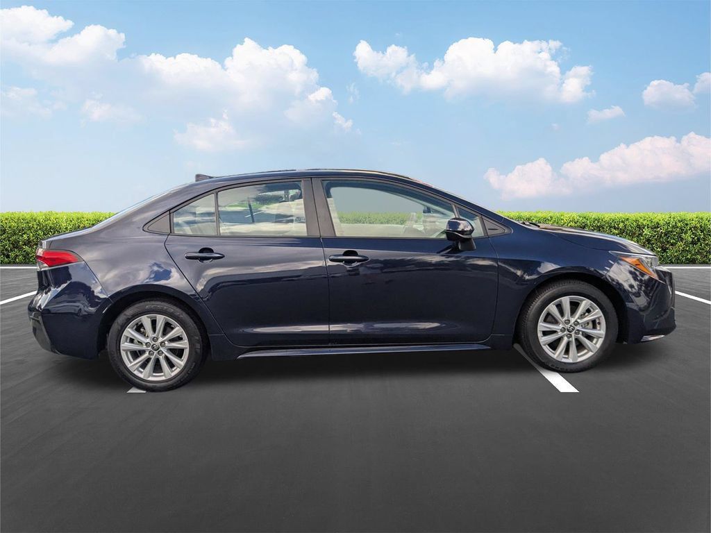 Used 2025 Toyota Corolla LE w/ LE Premium Package FWD image 3