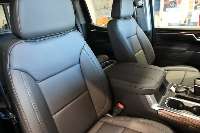 New 2026 Chevrolet Silverado 1500 RST w/ Redline Edition AWD/4WD image 11