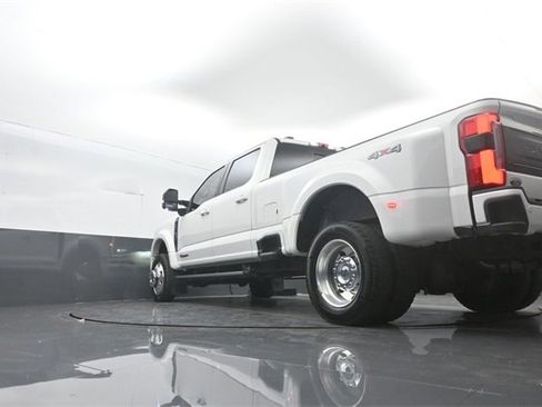 Certified 2025 Ford F450 Platinum image 28