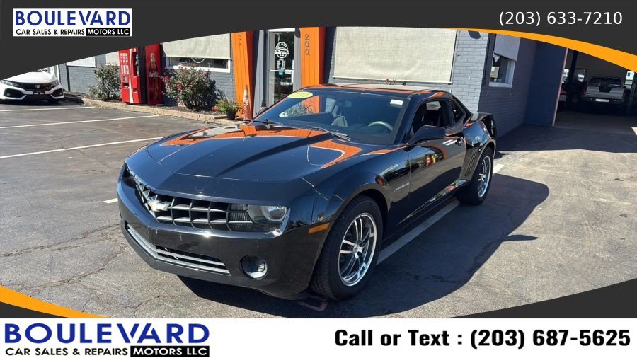 Used 2011 Chevrolet Camaro LS RWD image 3