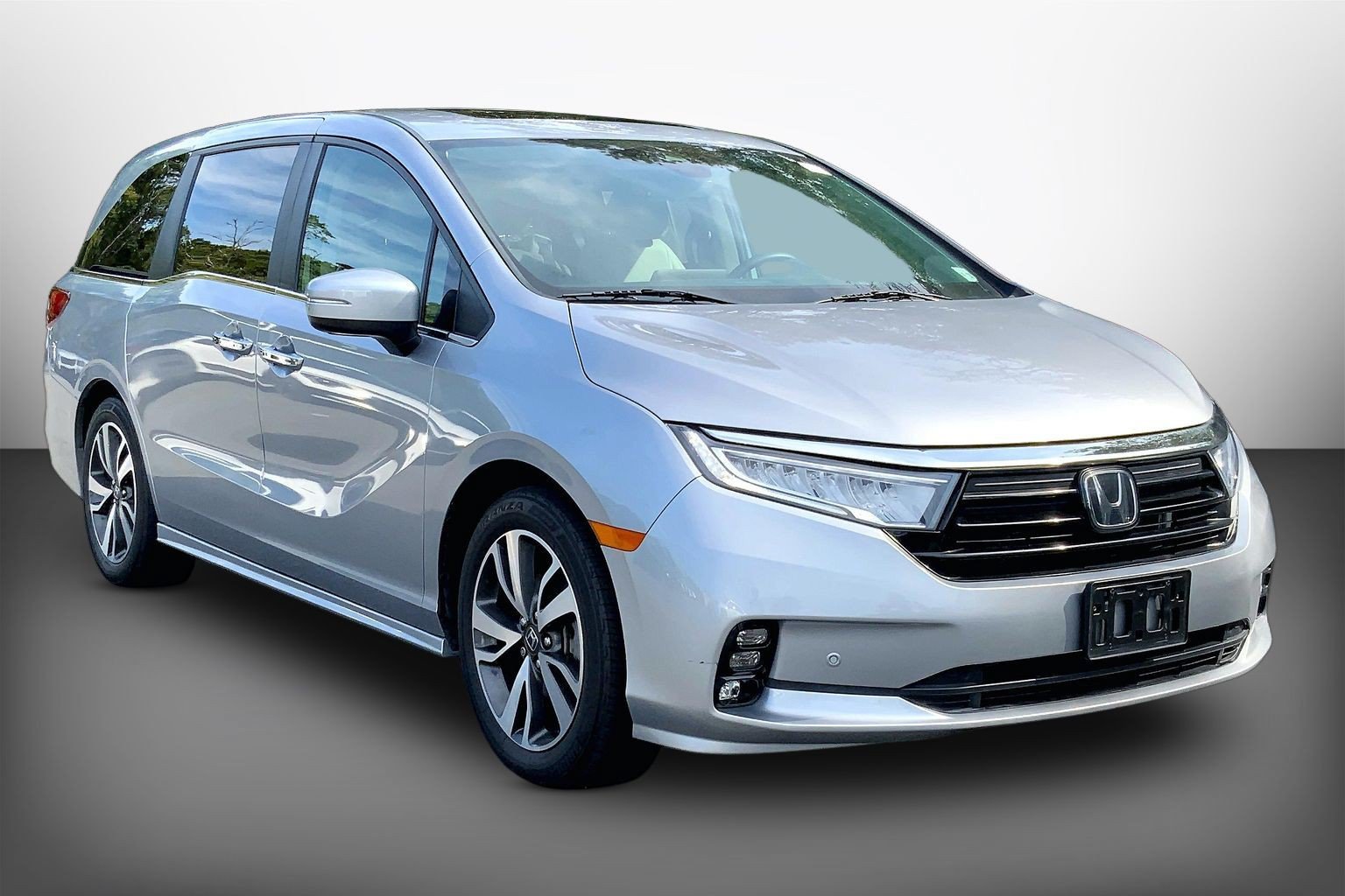 Used 2023 Honda Odyssey Touring image 3
