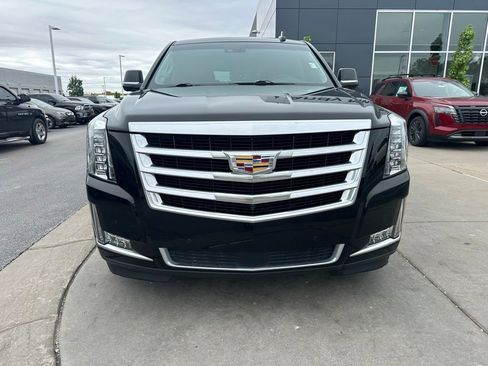 Used 2016 Cadillac Escalade Premium AWD/4WD image 3