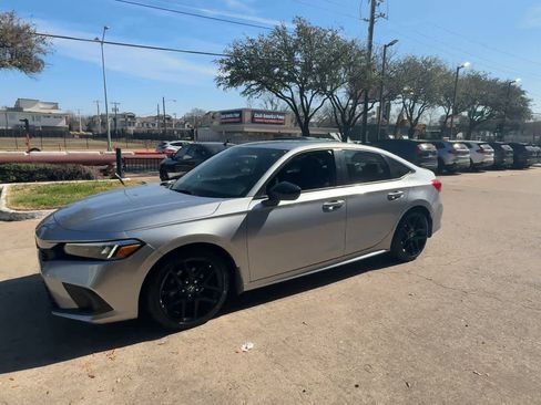 Used 2023 Honda Civic Sport image 4