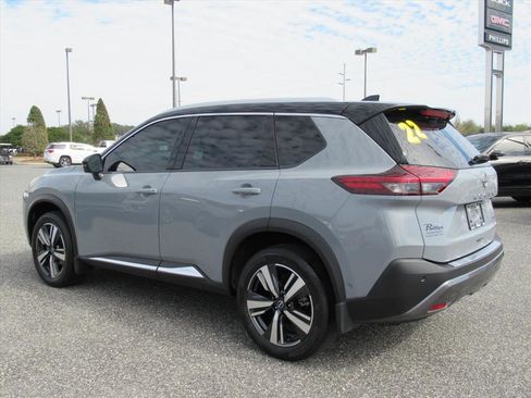 Used 2022 Nissan Rogue SL w/ SL Premium Package image 4