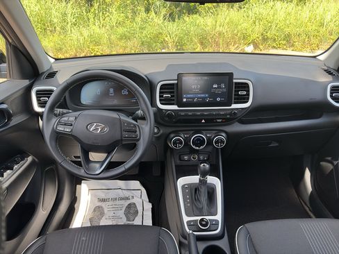 Certified 2026 Hyundai Venue SEL FWD image 10