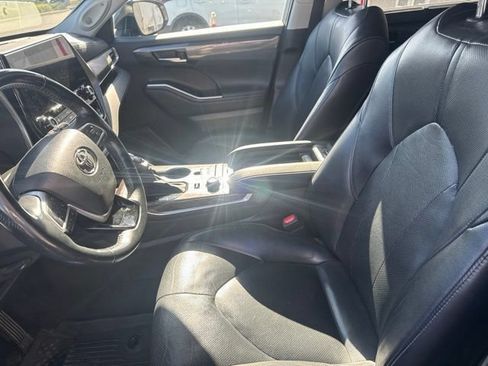 Used 2022 Toyota Highlander Limited AWD/4WD image 10