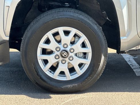 Used 2024 Toyota Tacoma SR5 AWD/4WD image 22