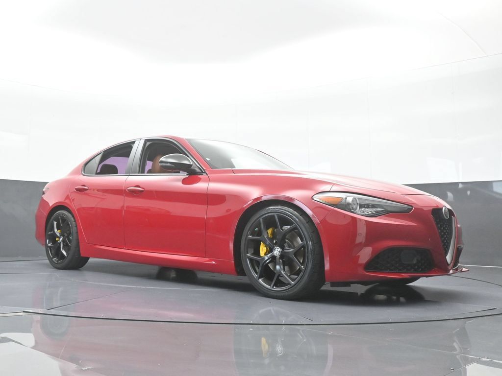 Used 2020 Alfa Romeo Giulia w/ Nero Edizione RWD image 58