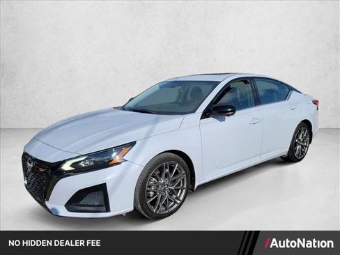 Used 2023 Nissan Altima 2.0 SR FWD image 1