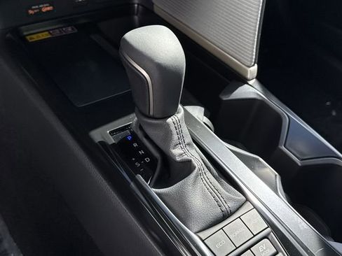 Used 2025 Toyota Camry SE image 13