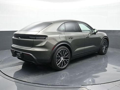 Certified 2025 Porsche Macan Electric RWD image 5