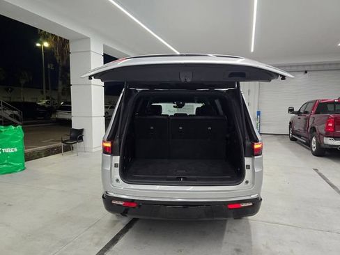 Used 2022 Jeep Wagoneer Series II AWD/4WD image 43