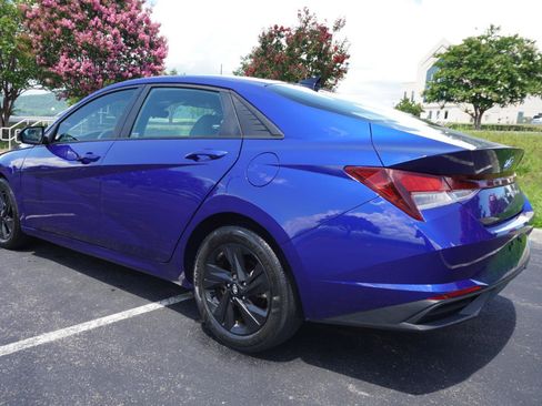 Used 2023 Hyundai Elantra SEL FWD image 5