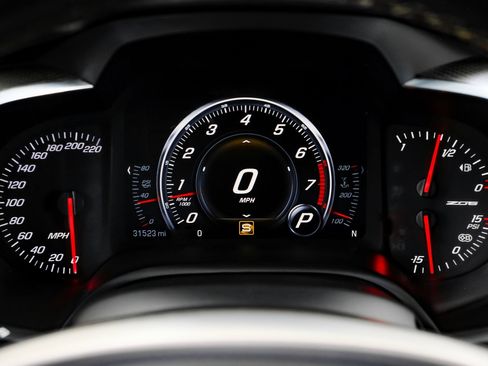 Used 2016 Chevrolet Corvette Z06 w/ 3LZ Preferred Equipment Group image 26