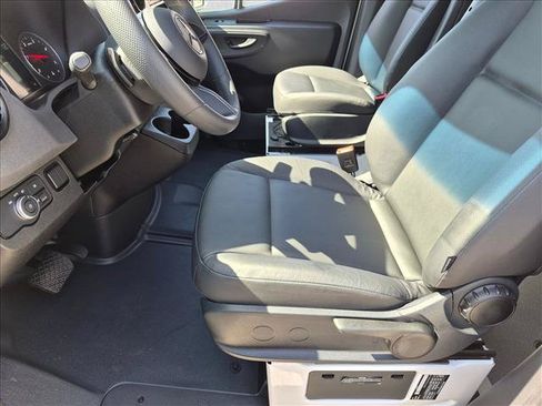Used 2025 Mercedes-Benz Sprinter 2500 image 15