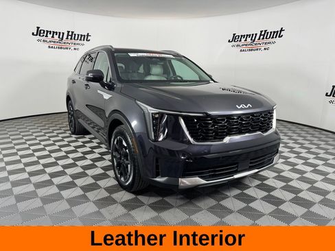 Used 2025 Kia Sorento S w/ Panoramic Sunroof Package image 6