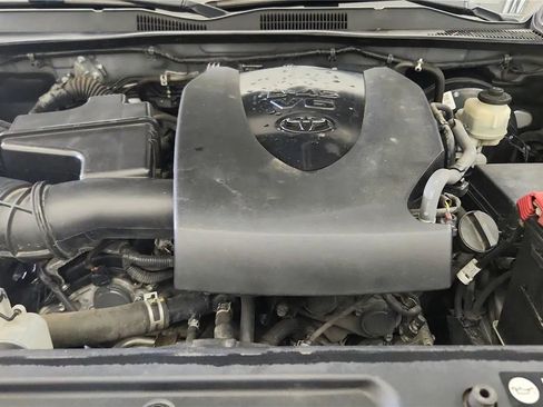 Used 2018 Toyota Tacoma SR w/ SR Convenience Package image 20