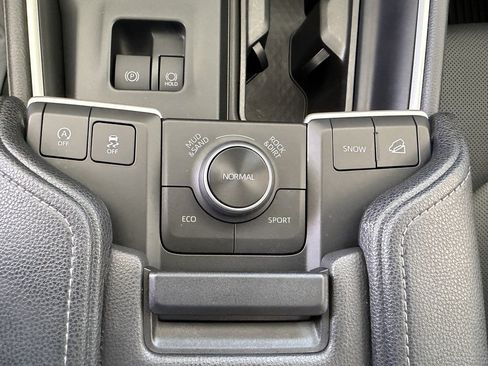 Used 2025 Toyota Grand Highlander AWD image 24