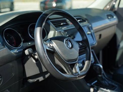 Used 2018 Volkswagen Tiguan SEL image 27