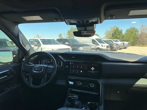 Used 2022 GMC Sierra 1500 AT4 w/ AT4 Premium Package AWD/4WD image 27