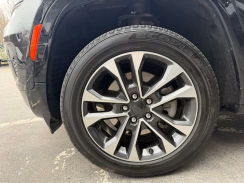 Used 2024 Jeep Grand Cherokee L Overland w/ Luxury Tech Group IV image 13