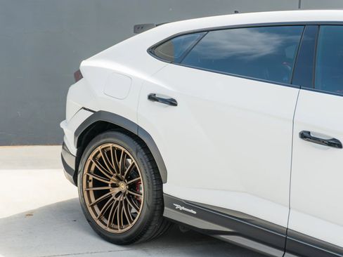 Used 2023 Lamborghini Urus Performante AWD/4WD image 32