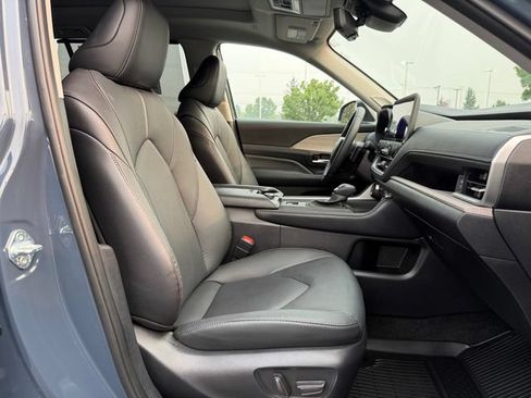 Certified 2025 Toyota Grand Highlander AWD image 19