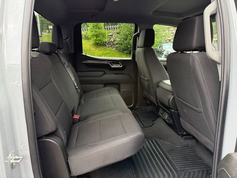 Used 2024 Chevrolet Silverado 1500 LT AWD/4WD image 19