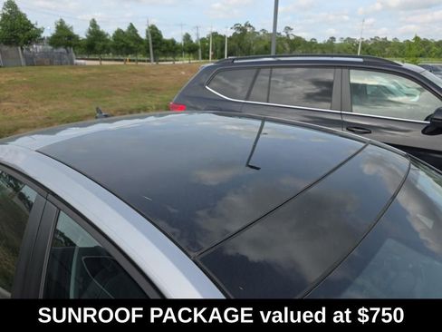 Used 2025 Volkswagen Jetta SE w/ Sunroof Package FWD image 2