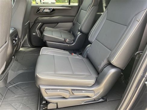 New 2025 Chevrolet Suburban Premier image 28