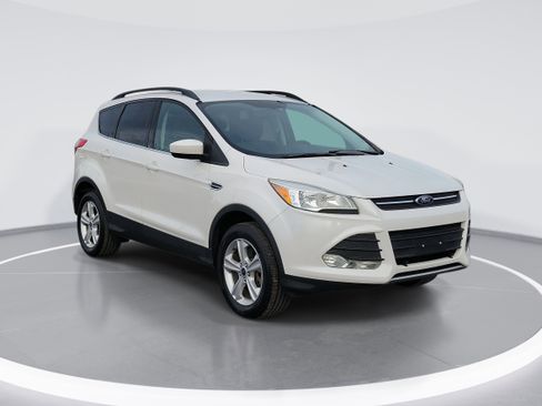 Used 2014 Ford Escape SE w/ Equipment Group 201A image 2
