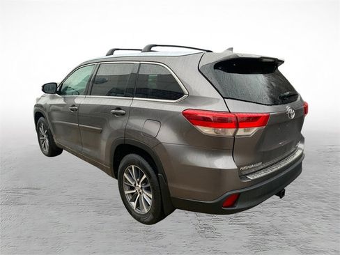 Used 2018 Toyota Highlander XLE image 4
