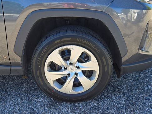 Used 2021 Toyota RAV4 LE image 4