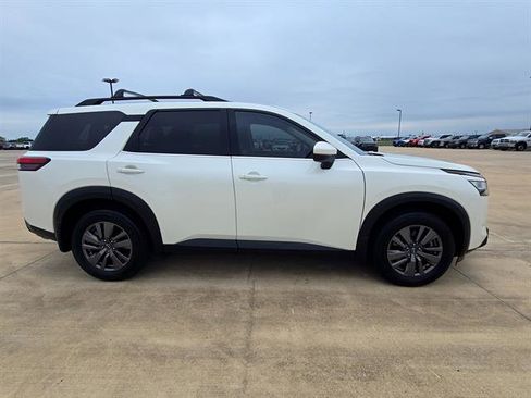 Used 2022 Nissan Pathfinder SV FWD image 4