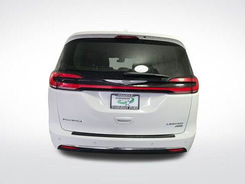 Used 2021 Chrysler Pacifica Limited image 6