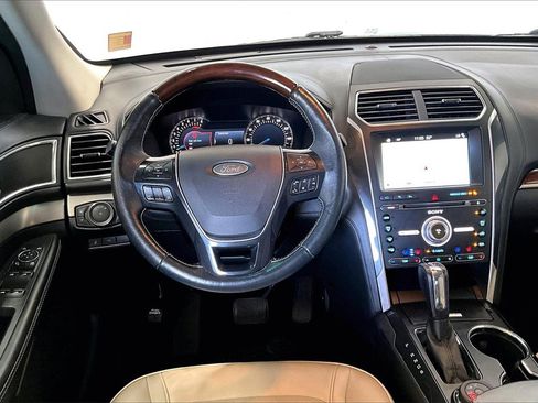 Used 2017 Ford Explorer Platinum image 14