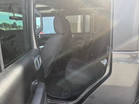 Used 2023 Jeep Gladiator Sport AWD/4WD image 8