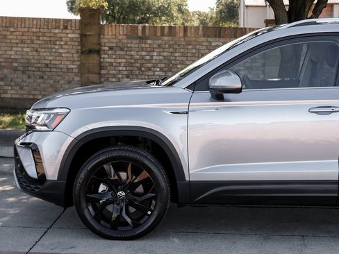 Used 2022 Volkswagen Taos SE image 21