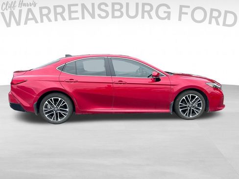Used 2025 Toyota Camry XLE FWD image 9