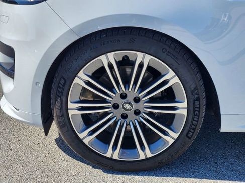 Used 2023 Land Rover Range Rover Sport SE Dynamic image 8