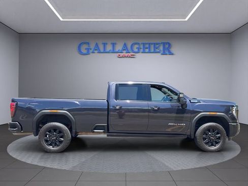 Used 2024 GMC Sierra 3500 AT4 w/ Technology Package AWD/4WD image 3