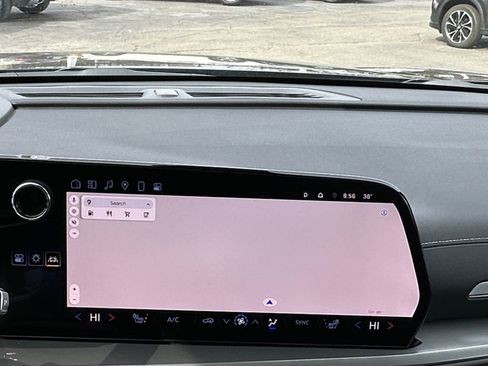 Used 2024 Chevrolet Traverse LT image 16