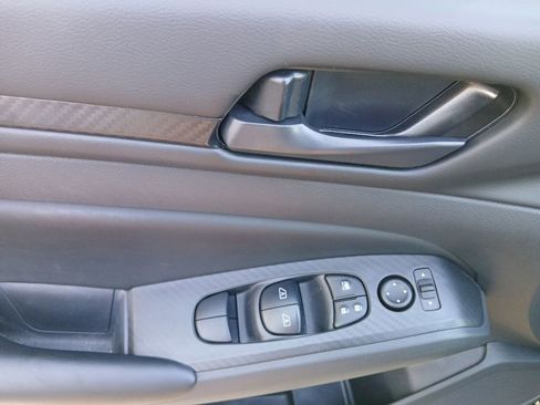 Used 2025 Nissan Altima 2.5 S FWD image 11