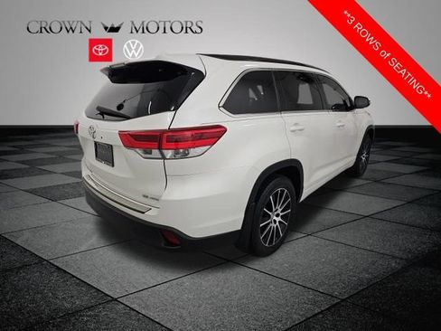 Used 2017 Toyota Highlander SE AWD/4WD image 6