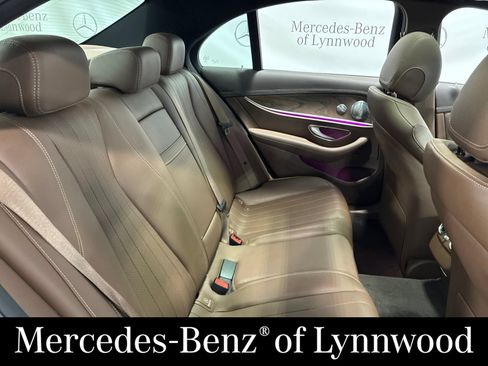 Used 2017 Mercedes-Benz E 300 4MATIC image 6