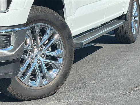 Used 2025 Ford F150 Lariat w/ Equipment Group 501A Mid image 3