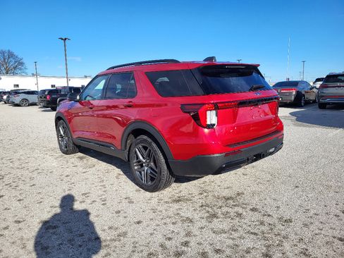Used 2025 Ford Explorer ST-Line w/ ST-Line Street Pack image 11